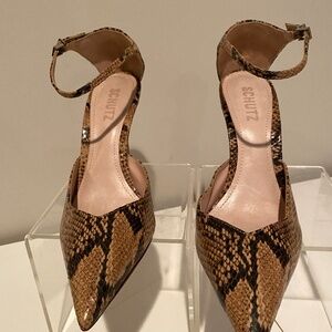 SCHUTZ SNAKE SKIN POINTED TOE PUMP W/ ANKLE STRAP SIZE 8